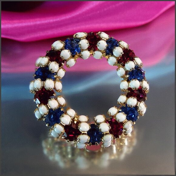 1950s Unsigned WEISS Patriotic Vintage Crystal Wreath Brooch 17031 - Picture 2 of 6